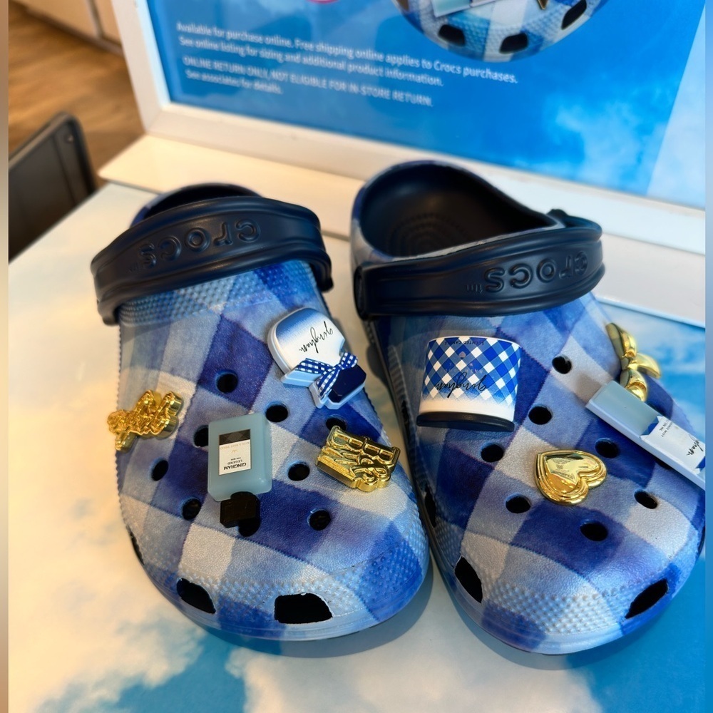 Bath & Body Works Gingham Crocs Special Edition Crocs collab with B&BW NEW - Picture 3 of 7